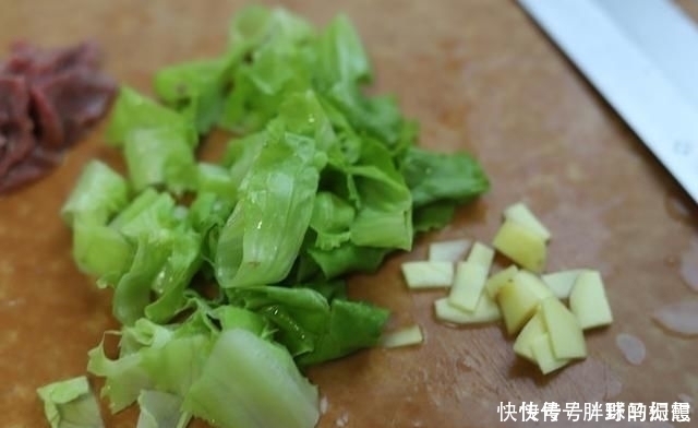 人参香|失眠的人要多喝“它”,坚持一个月,晚上睡得香睡得稳,一觉天亮