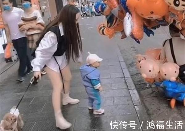 另一只手|“大力士”小姨火了,一手遛狗一手拎娃,网友想当小姨夫