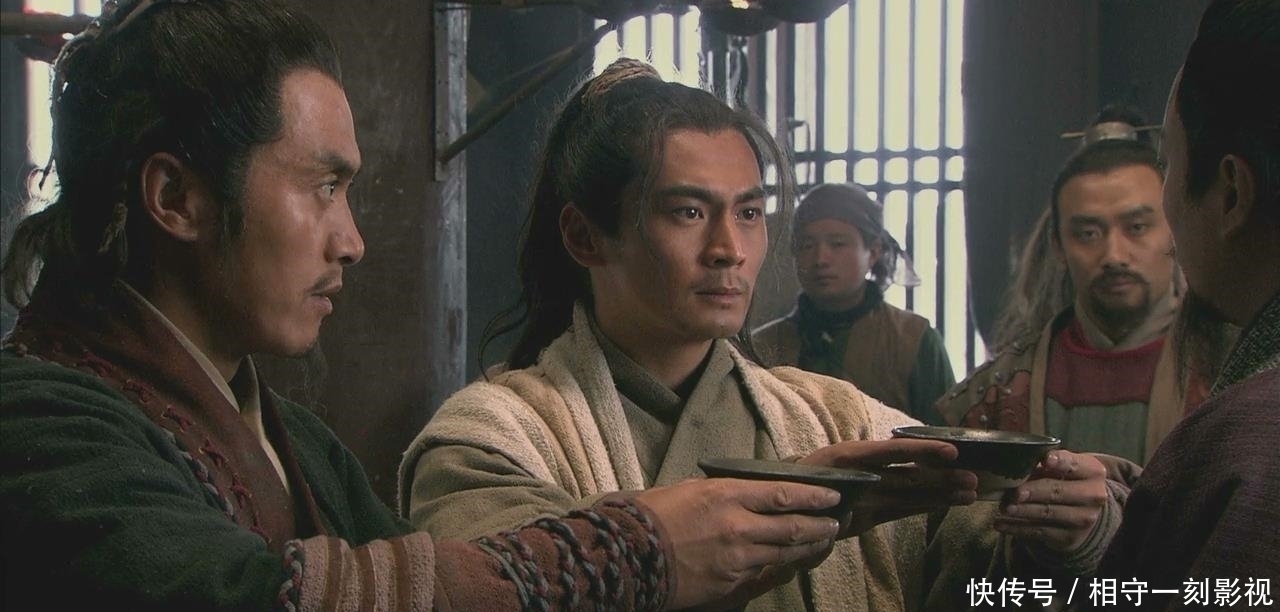 宋江@水浒传:宋江第一次反对晁盖,吴用一句话,梁山再无晁盖容身之地