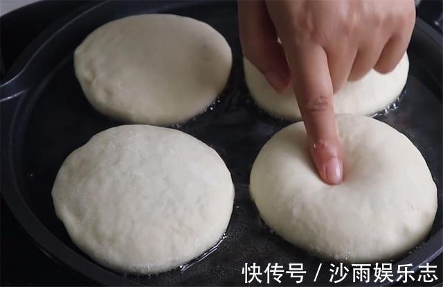 发面饼最好吃的家常做法，蓬松柔软又香甜，比馅饼好吃多了