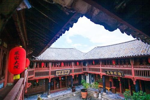 中年|云南一“巨富豪宅”,传说家中的钱堆成山,主人一生娶4个老婆