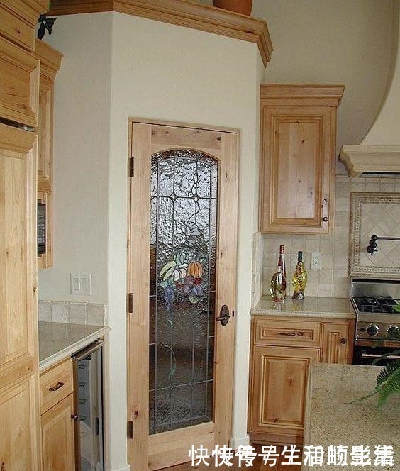 日本|把厨房转角利用好,建个1㎡小杂物间,收纳能力不比日本差!