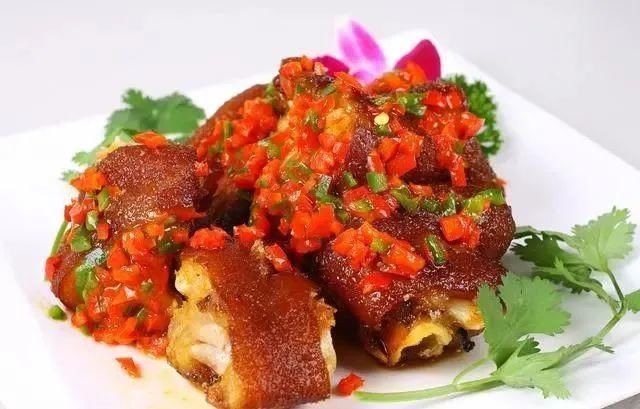 男性衰老时,晨起后一般会有5“怪像”,假如没有,恭喜还年轻