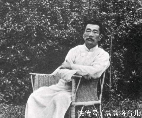 叶灵凤!鲁迅从未骂过蒋介石,鲁迅去世后,蒋介石送挽联,六字评价其一生