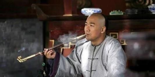 文人!文人出上联“两口子骑一马,多难受”,书生对出下联引众人捧腹