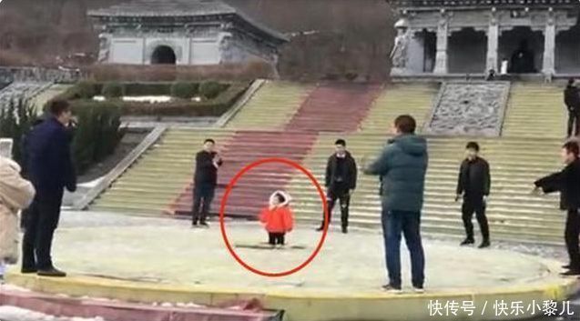 奶娃|一个奶娃8个舅舅，舅舅太多是什么体验？奶娃：我可太难了