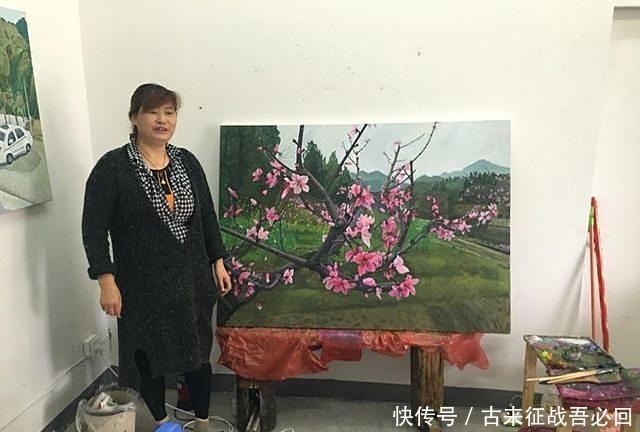 绘画作品&她48岁学画,一年就办个人画展,专家:没艺术价值,一农妇乱涂鸦