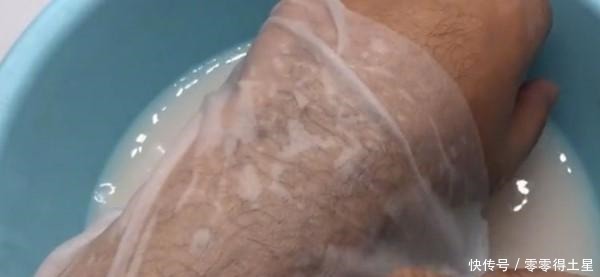 浸泡过土豆丝的水,别再倒掉了,有你花钱都难买到的大用途!