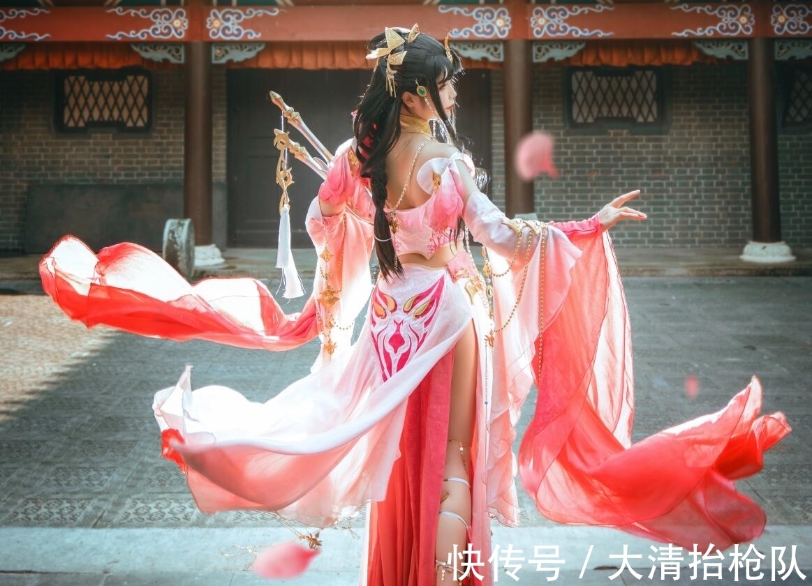 同人|上百位Coser同台成家常便饭,剑网三把漫展变唐朝,我穿越了?