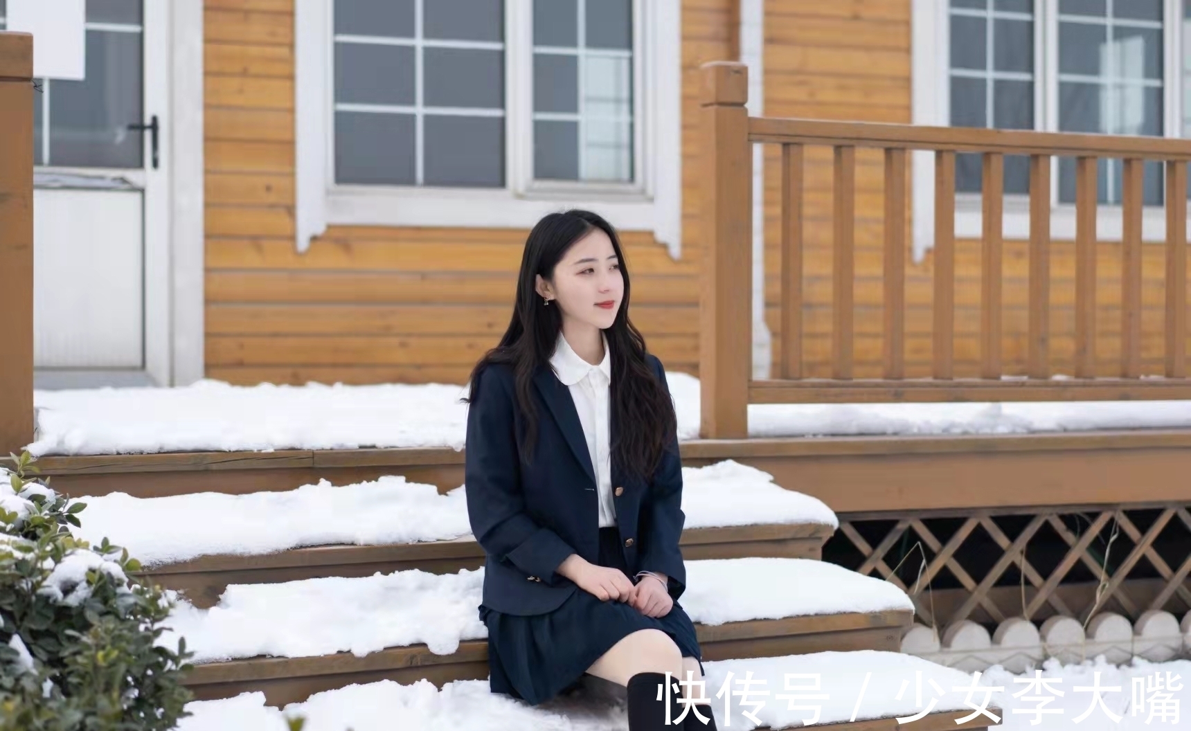 七律!冬雪·七律(十一首):未必玲珑皆赤玉,庭前琼树岁华深