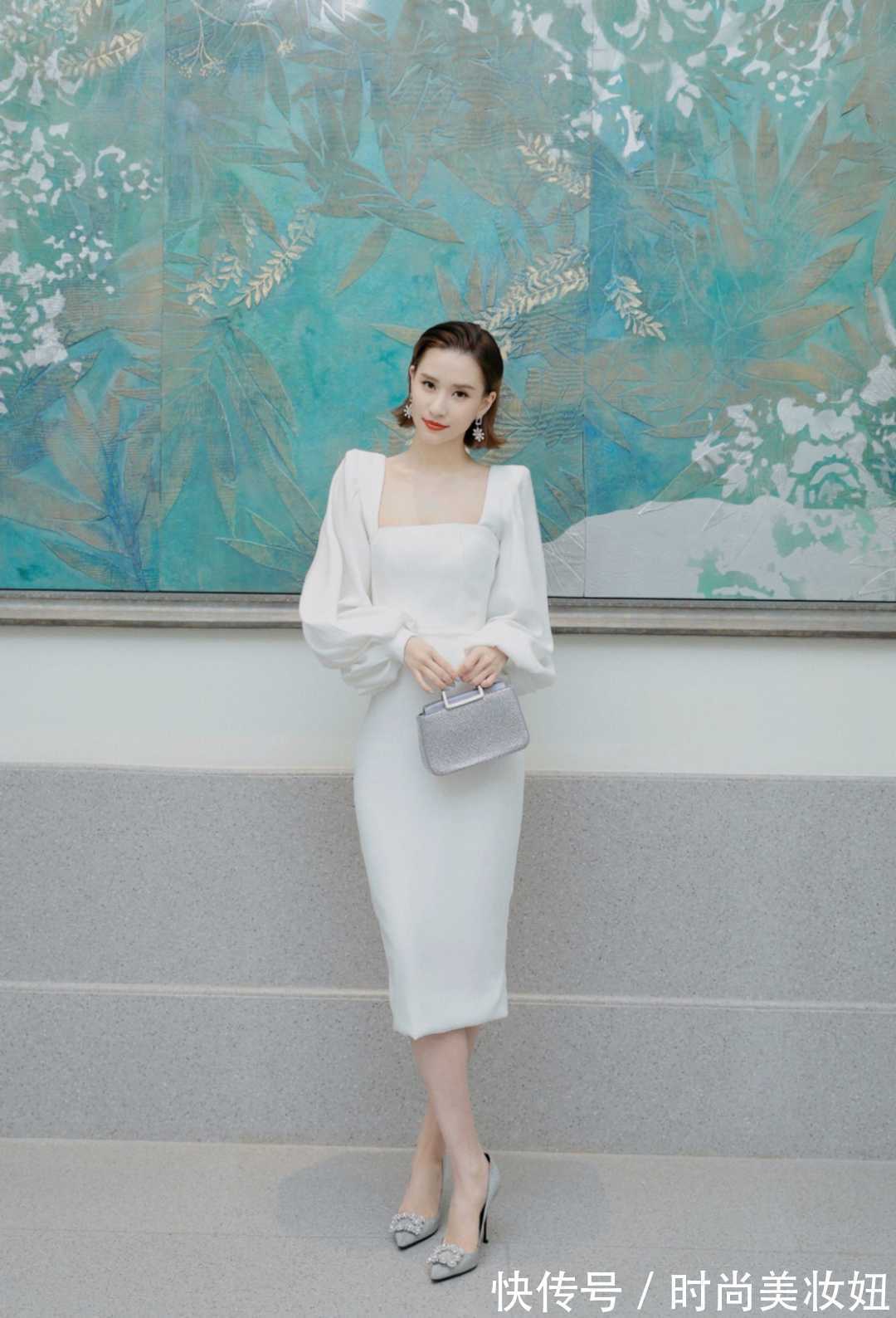 白色连衣裙 何超莲穿出真正的“名媛风”,一袭白色连衣裙优雅大方,真高级