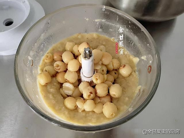 玉米油|中秋节做月饼，食材价格虽贵，但自己做得真材实料，吃得更放心