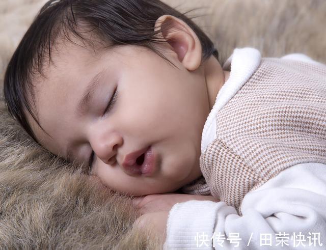 陪伴物|宝宝''一抱就睡,一放就醒''知道原因后,妈妈舍不得放下了