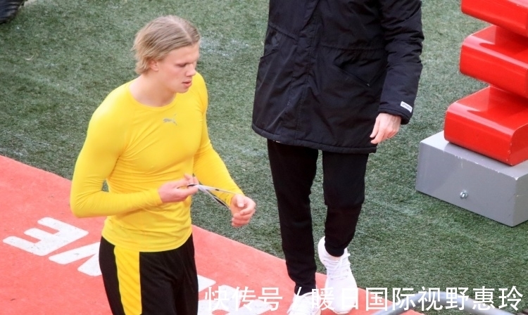 图赫尔|镜报:多特拒绝了切尔西对哈兰德的报价,表示球员今夏不会离队