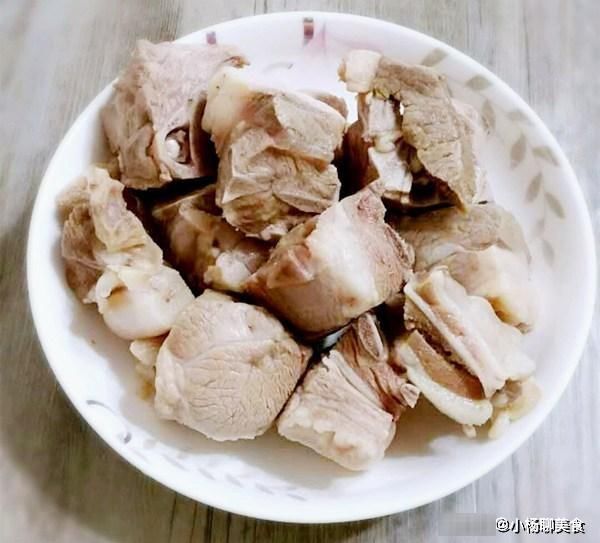 八角|炖羊汤可别用八角，加1颗它，汤汁香醇，羊肉鲜嫩，一点都不膻