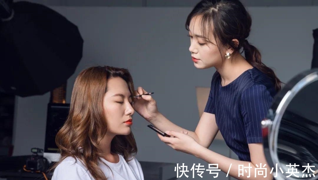 女性|社交媒体们,麻烦把“无效化妆”的权利还给女性