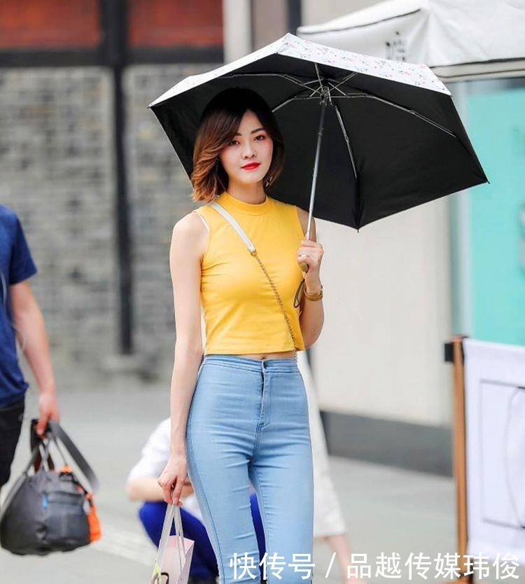修身|时尚美女街拍:修身个性的,映衬女性的优雅气质!