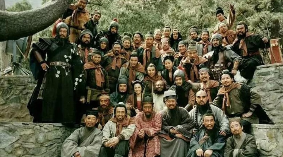 卢俊义@上梁山前他的武功很高,上山后却从不上阵打仗,宋江也拿他没办法