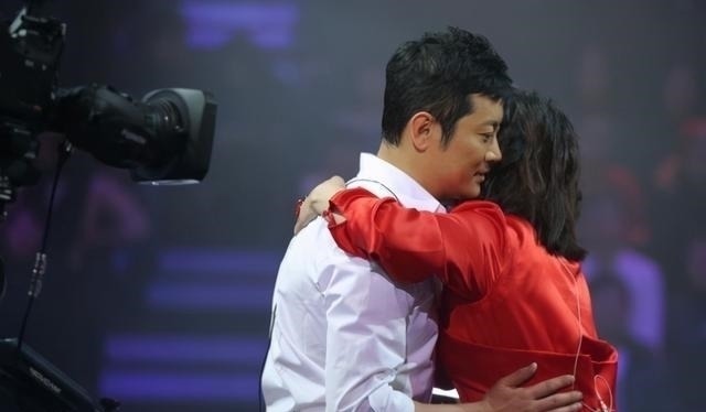 过气大牌歌手参加选秀想翻红，被后辈导师淘汰，自认没错当场发火