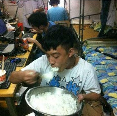 |搞笑图片幽默段子笑话用西瓜皮来盛饺子啊,也是有想法哦