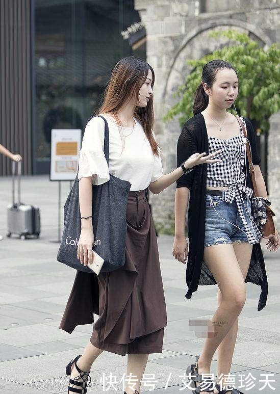 身姿|图二的浅黄色旗袍,开衩设计更显身姿妩媚