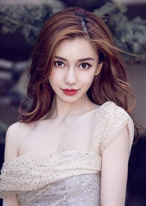 脸上有这3个特征的女生,尽量避开披发散发,露出你的五官更漂亮