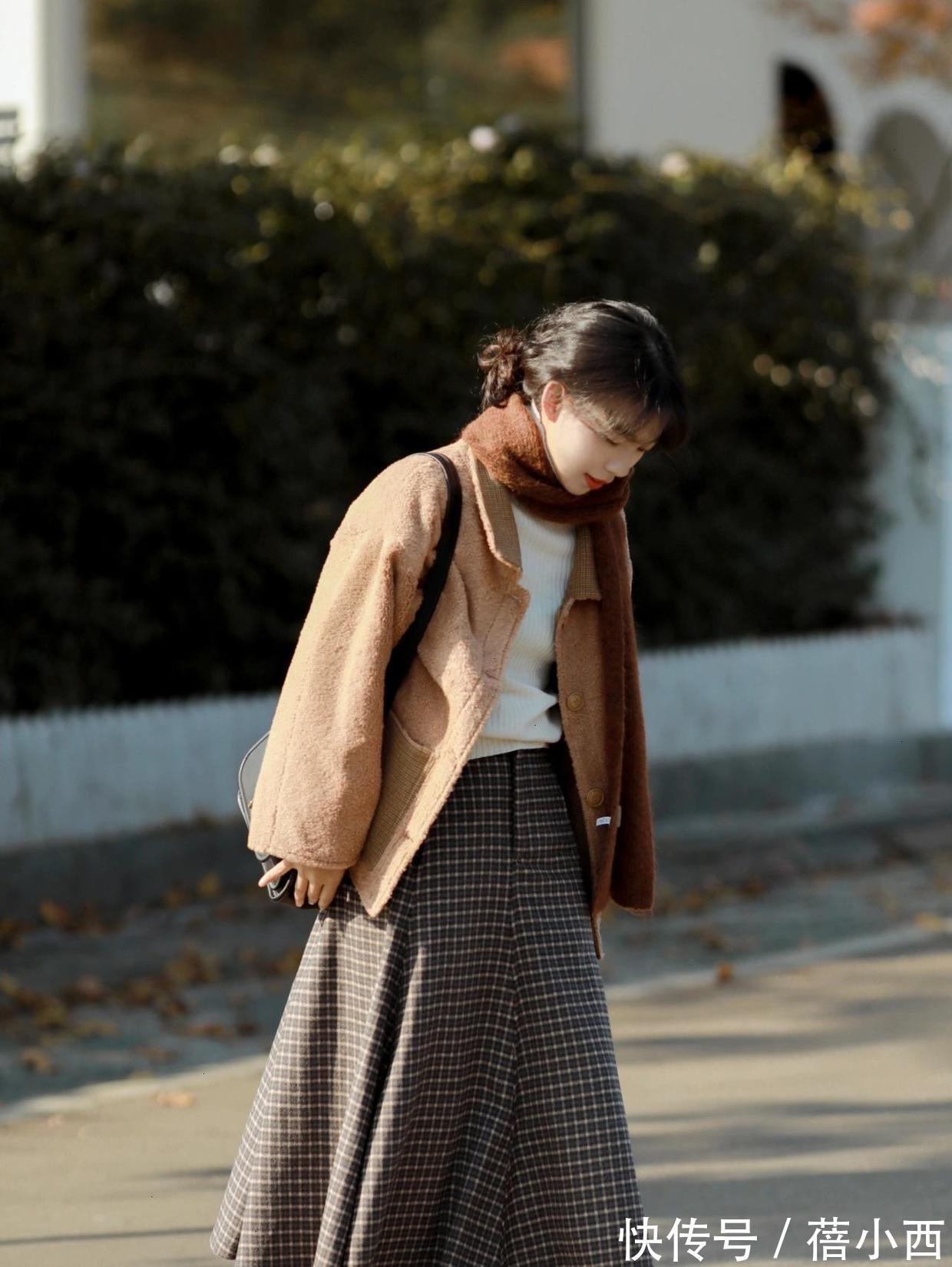 羊羔毛外套 怕冷的女生建议多穿羊羔毛外套,搭配半身裙洋气,搭配牛仔裤时髦