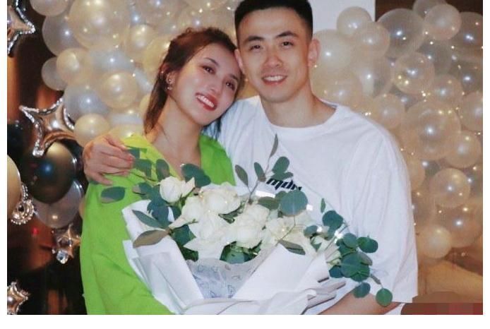求婚|恭喜！中国男篮赵继伟求婚成功，未婚妻是校花级演员，已相恋七年