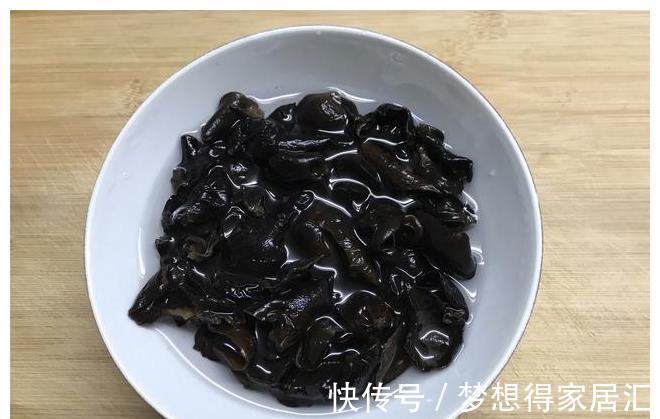 腌笃鲜|晚餐这菜，是江南人家餐桌上百吃不厌的一道菜，咸鲜入味，营养好