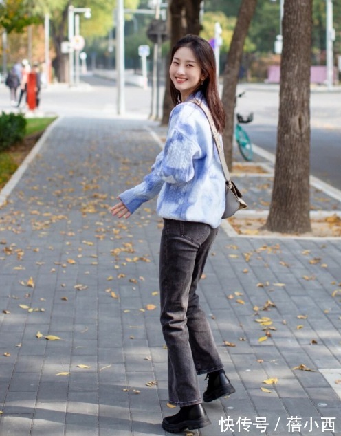 牛仔裤|换季当然要穿“针织衫+牛仔裤”!时髦耐看还百搭,直接照搬也美