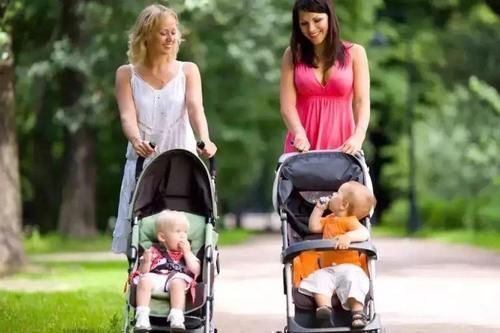 智商|宝宝智商高的5种表现,吃手是其中之一,超过3个宝宝以后不得了!