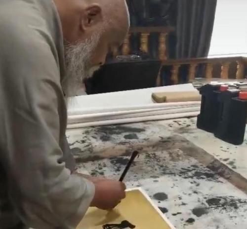 书法作品!老戏骨李琦书法作品遭批评:手法不专业,毫无艺术可言