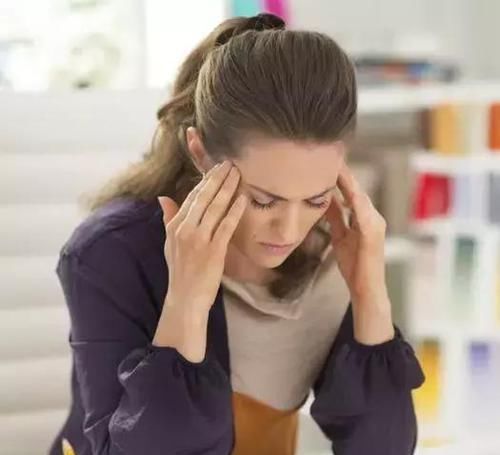 黑巧克力|女性经期如果出现几种表现，可能预示7种身体疾病，不该忽视