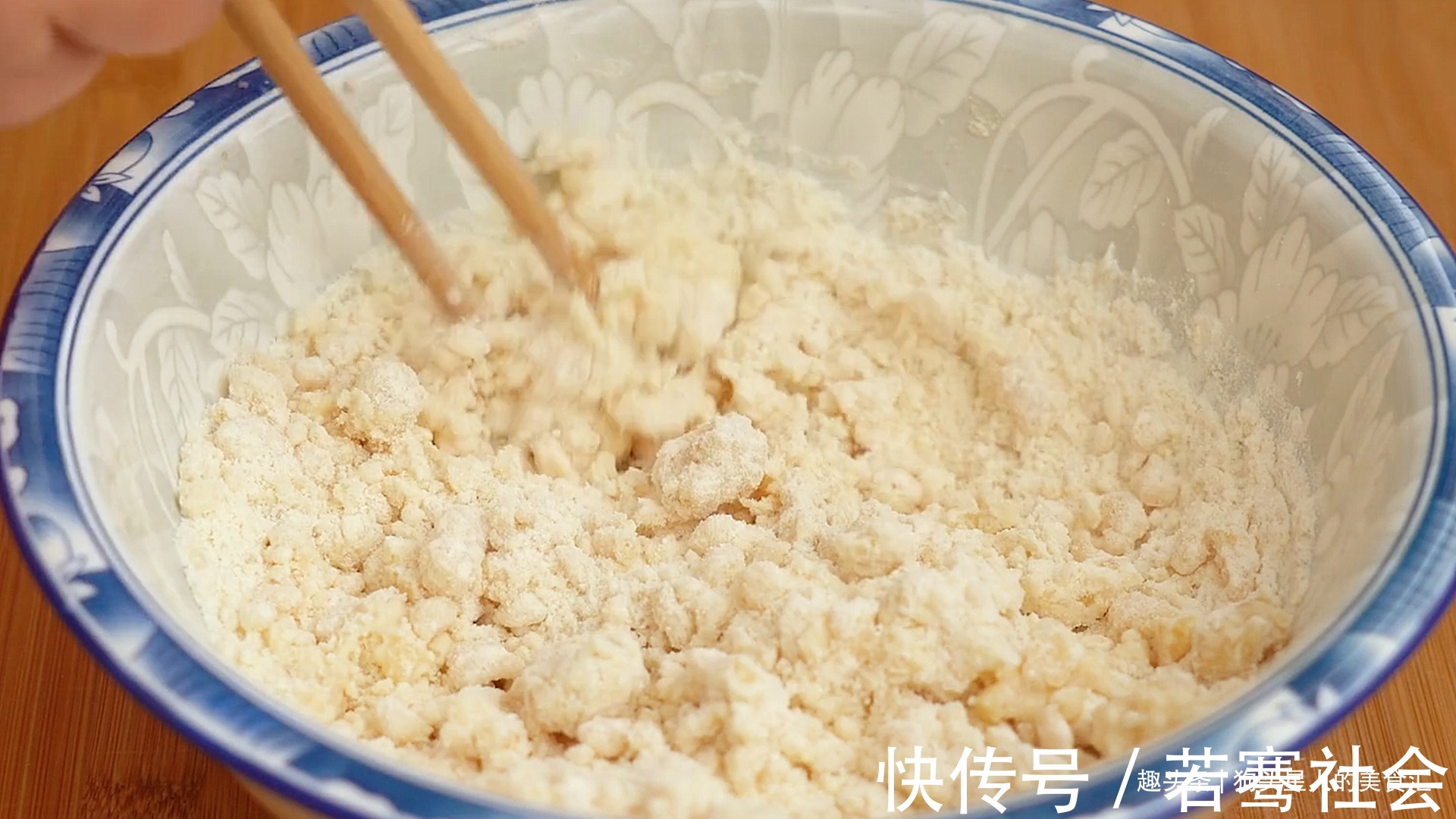 绿豆|自制绿豆饼,不用酥皮不用烤箱,皮薄馅大,清甜不油腻,太香了