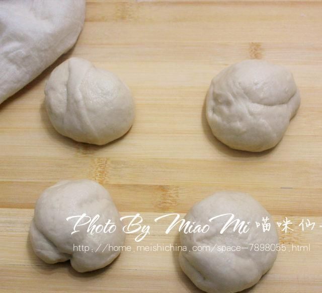 填料|草莓酱毛毛虫,柔软可口的草莓酱毛毛虫面包,超级好吃