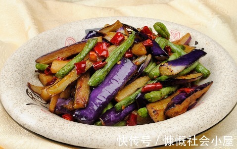 柚子|男子突犯心梗昏迷倒地!医生提醒:服用降压药时,4种食物要少吃