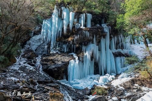 界河|卧龙关冰瀑，号称完爆虎牙，只因这里生活着大熊猫和雪豹吗