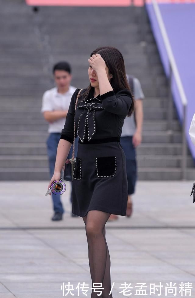 秋季时尚穿搭: 波点裙搭配皮毛外套, 优雅高贵又显肤色