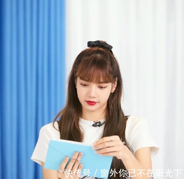 全身|不是所有女星都全身涂粉底液,看清Lisa脸部和腿部,差距明显