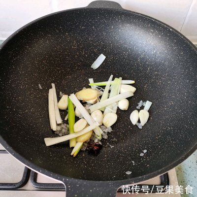  招牌红烧肉｜不炒糖色超简单｜宴客家常都喜欢