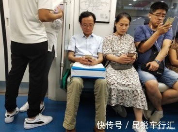 枕头|颈椎病向来不是“善茬”,可引发70多种病症,瘫痪也在其中