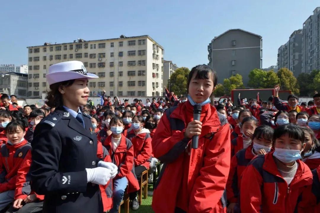 知危险会避险！宜城交警开展全国中小学生“安全教育日”主题活动