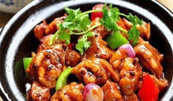 推荐|美食推荐腊肉炒芹菜、蒜泥红油拌肚丝、嗜嗜滑鸡煲