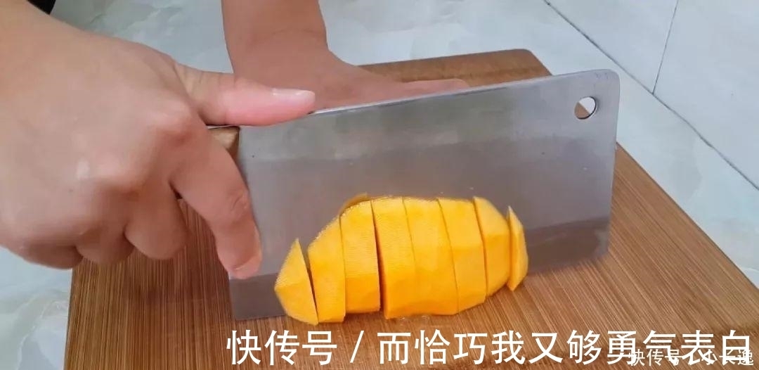 鸡米花|半个南瓜, 一斤面粉, 筷子一搅, 做出来比鸡米花都好吃, 越吃越香