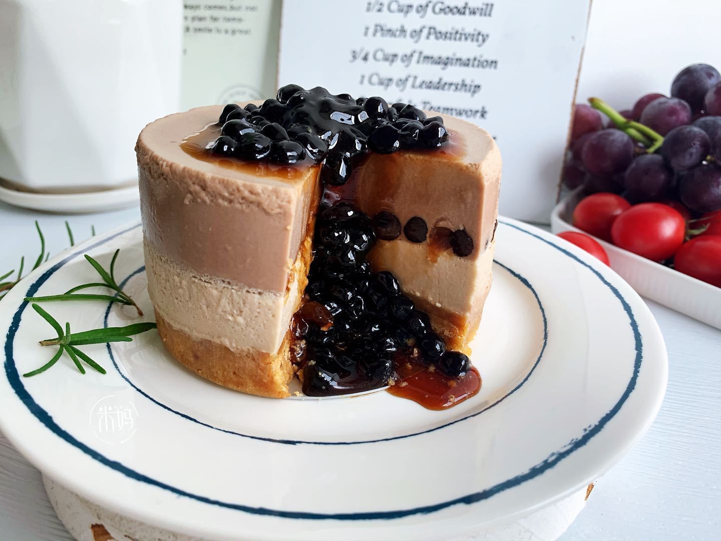 不用烤箱,就能做慕斯蛋糕,口感细腻丝滑入口即化,吃一口真满足