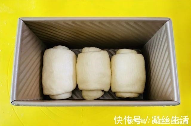 简单而朴素的做法,味道却不普通,最适合新手的烘焙入门面包