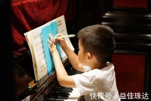 兴趣班|孩子要不要上兴趣班?清华退休老教授:这3种兴趣班费钱又没用