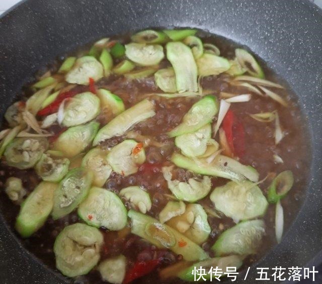 红油|红油猪肝面，香辣过瘾，顺滑爽口！