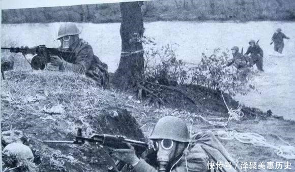 碉堡|苏联入侵捷克斯洛伐克，吓得阿尔巴尼亚立刻动工，20年建17万碉堡