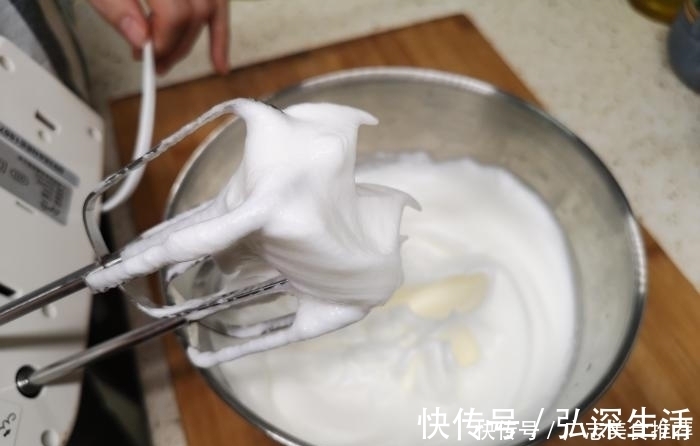要点|做蛋糕时，蛋糕总是回缩还湿粘？谨记此5个要点，新手一次就成功